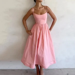 Michelle – Süßes, sexy Trägerkleid mit einfarbigem Druck